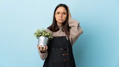 7 toimintaa, jotka pilaavat huonekasvisi – mutta joita pidät täysin normaaleina