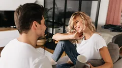 Miten tunnistaa, mitä toinen tuntee sinua kohtaan: kolme psykologista niksiä