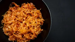 Turkkilainen haudutettu kaali: mielenkiintoinen resepti tutusta ruoasta