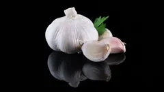 Valkosipulin myytit ja faktat – kenelle sen käyttöä tulisi välttää?