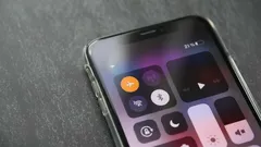Mitä tapahtuu, kun laitat puhelimen lentotilaan: miksi tämä toiminto on tärkeämpi kuin uskommekaan