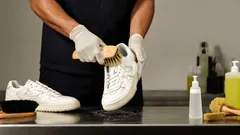 Valkoiset lenkkarit taas kirkkaan puhtaiksi – näin onnistut kotikonstein