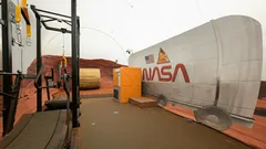 Neljä vapaaehtoista asuu 'Marsissa' vuoden ajan: mikä on tarkoitus ja mitä on tapahtunut kuukaudessa?