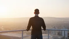 Miehen tarina: autossa nukkumisesta vaurauteen – mikä ammatti ilman koulutusta valittiin?