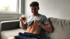 Voiko olutta juoda ja silti saada näkyvät lihakset – asiantuntijan vinkit