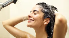 Kuinka pestä hiukset kerran viikossa puhtaiksi ja terveiksi